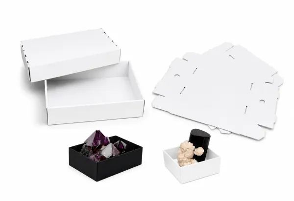 Flat boxes and boxes for minerals